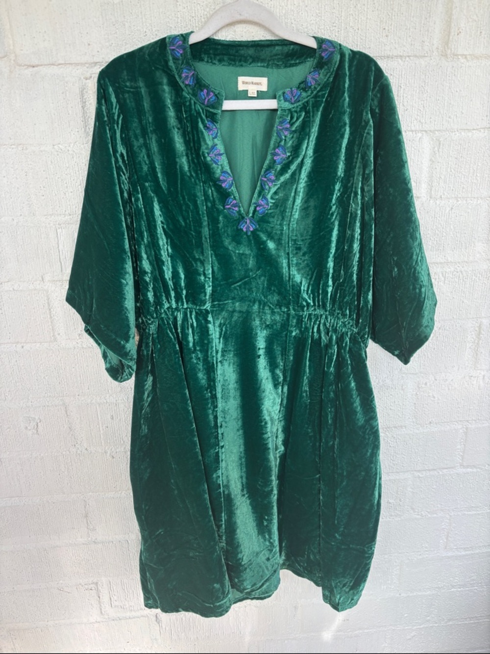 World Market Velvet Emerald Green Embroidered V-Neck Dress sz L/XL